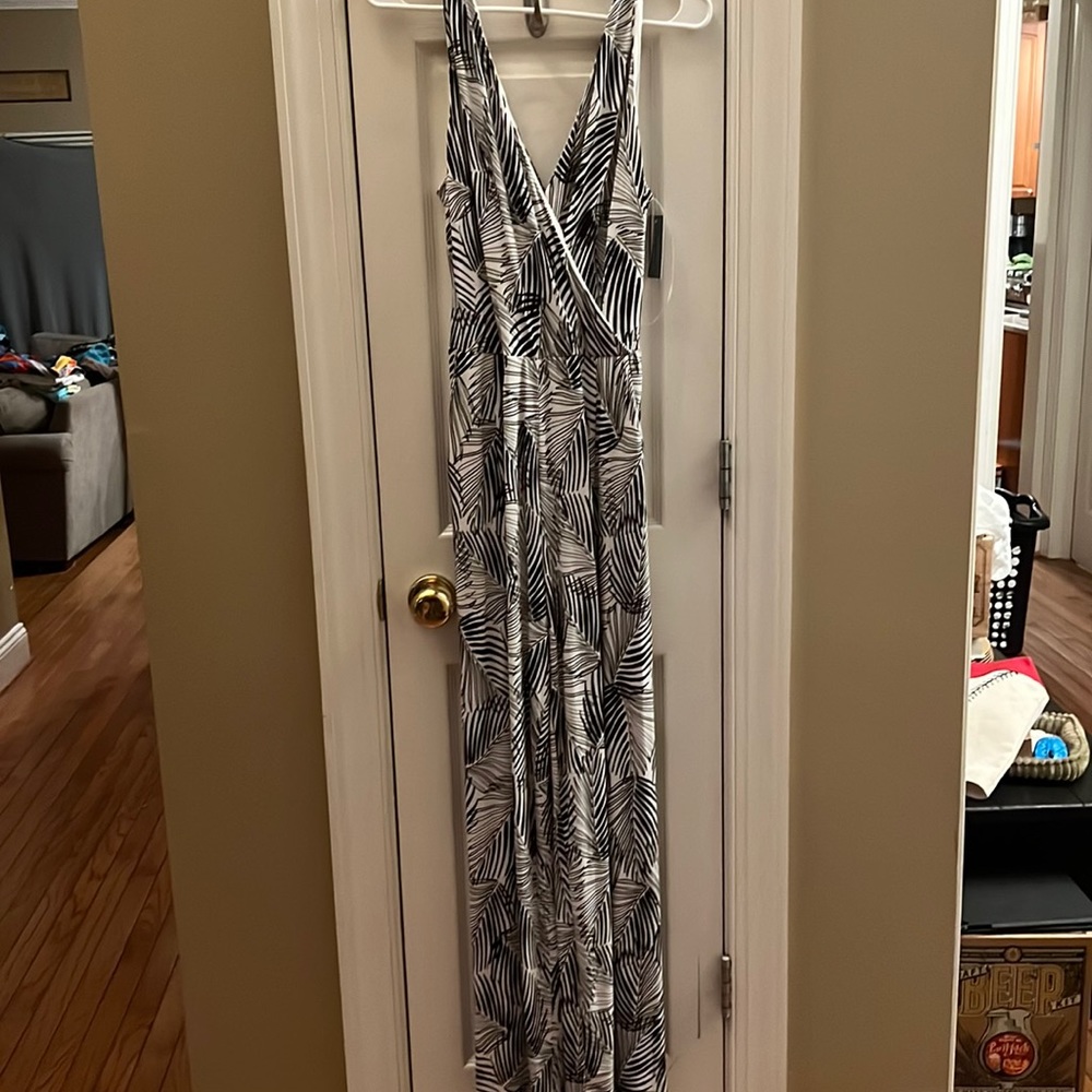 Large black and white jumper with pockets